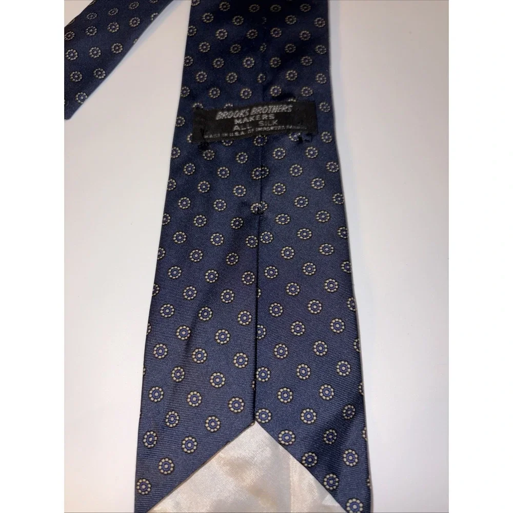 Brooks Brothers Men's Woven Silk Tie Navy Light Blue Floral Flower Designer